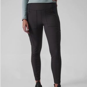 Athleta • Headlands Hybrid Cargo Tights